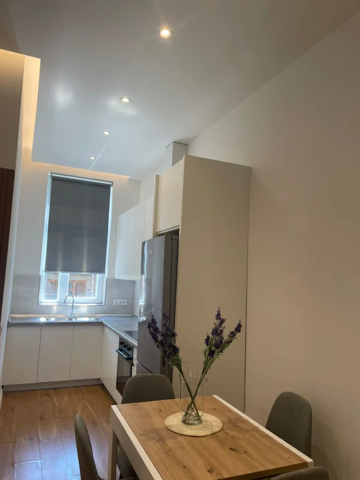 Tirane, jepet me qera apartament 2+1 Kati 2, 70 m² 800 € (Rruga e Durresit)