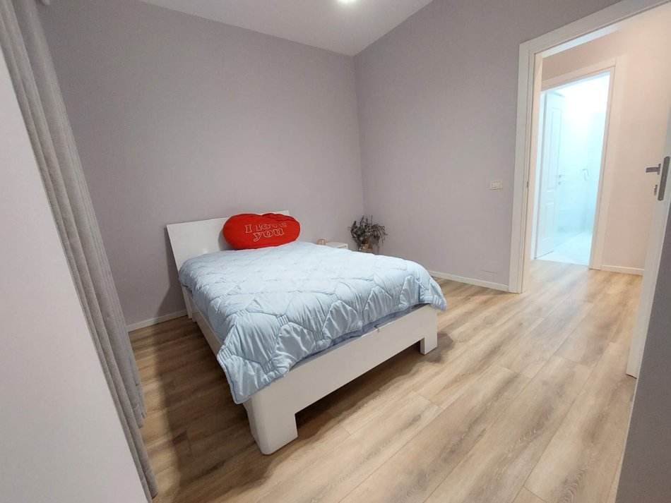 !!!DHENE!!!Durres, jap me qera apartament 2+1+Ballkon Kati 8, 89 m² 500 € (ne qender te Durresit)