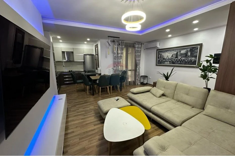 Tirane, jepet me qera apartament 2+1+Ballkon Kati 3, 100 m² 700 € (Kopshti Botanik)