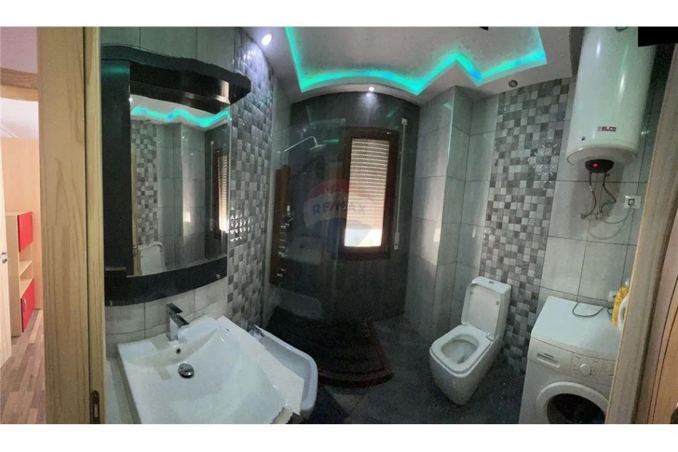 Tirane, jepet me qera apartament 2+1+Ballkon Kati 3, 100 m² 700 € (Kopshti Botanik)