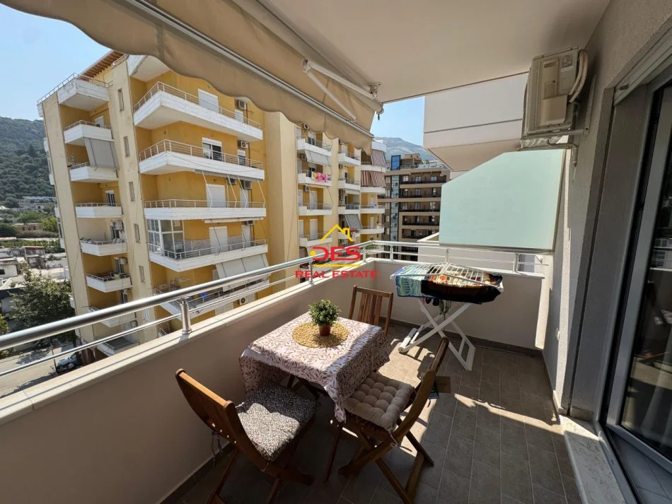 Vlore, jepet me qera apartament 1+1+Ballkon Kati 5, 70 m² 550 € (Rruga Murat Tërbaçi)