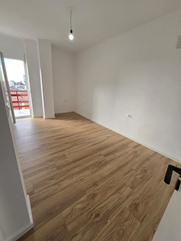 Tirane, shitet apartament 2+1+Ballkon Kati 1, 81 m² 138.000 € (Ali Demi)