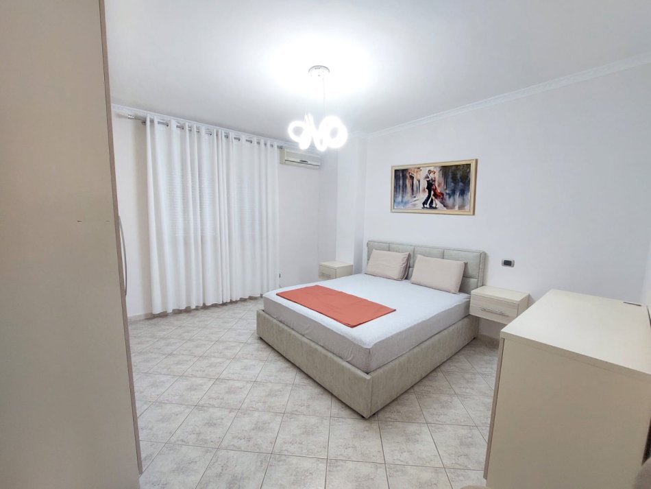 !!!DHENE!!!Durres, jap me qera apartament 2+1+Ballkon Kati 10, 92 m² 500 € (ne Bulevardin e Durresit)