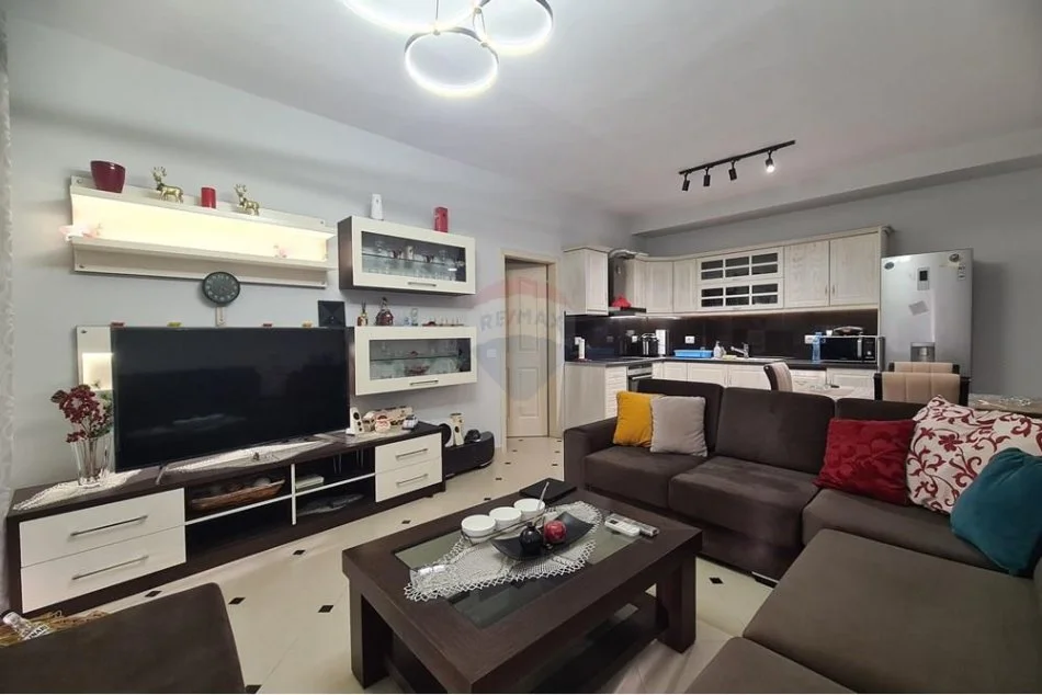 Tirane, jepet me qera apartament 2+1 Kati 6, 118 m² 500 € (Yzberisht 'KMY')