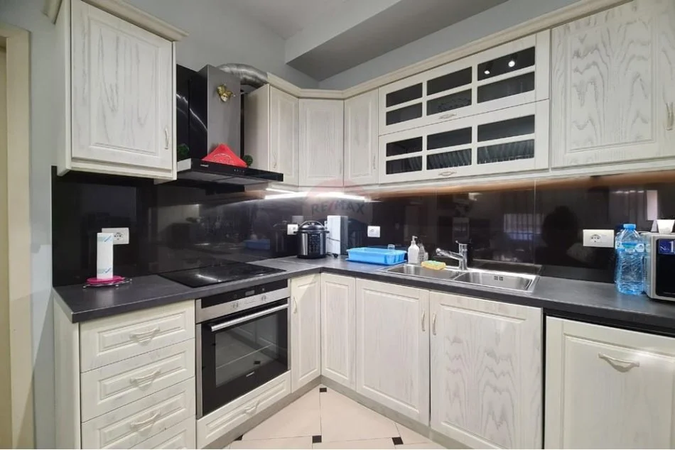 Tirane, jepet me qera apartament 2+1 Kati 6, 118 m² 500 € (Yzberisht 'KMY')