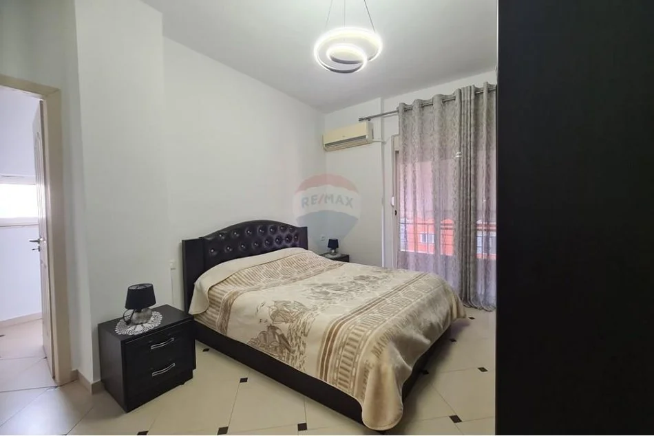 Tirane, jepet me qera apartament 2+1 Kati 6, 118 m² 500 € (Yzberisht 'KMY')
