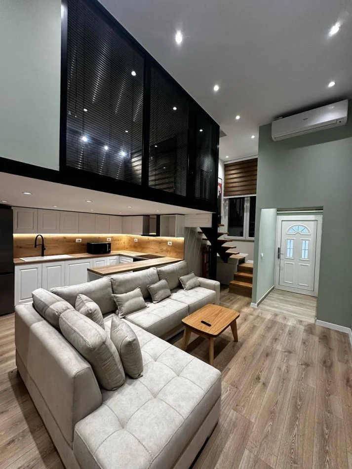 Tirane, shes apartament duplex 1+1 Kati 0, 55 m² 115.000 € (Bulevardi Bajram Curri)