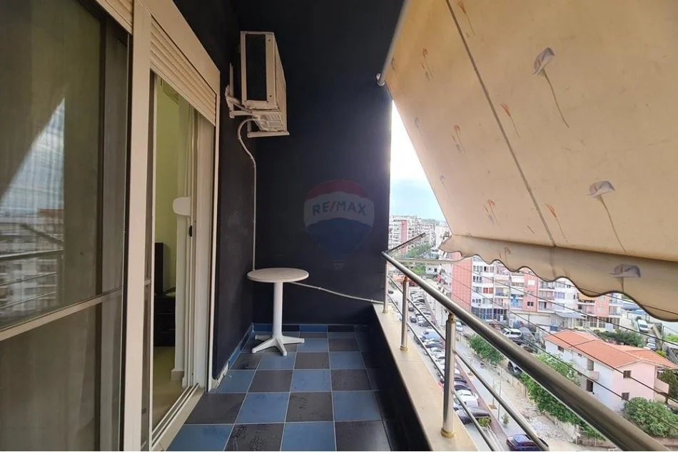 Tirane, jepet me qera apartament 2+1 Kati 6, 118 m² 500 € (Yzberisht 'KMY')
