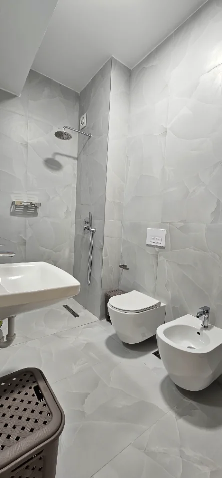 Tirane, jepet me qera apartament 1+1 Kati 4, 60 m² 420 € (Kompleksi Kaimi)