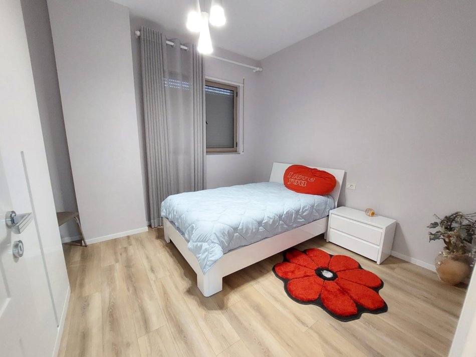 !!!DHENE!!!Durres, jap me qera apartament 2+1+Ballkon Kati 8, 89 m² 500 € (ne qender te Durresit)