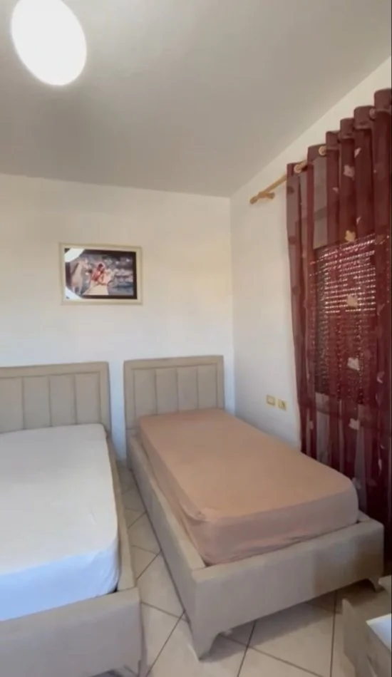 Tirane, jepet me qera shtepi 1+1+Ballkon Kati 2, 70 m² 320 € (rruga Andon frasheri)