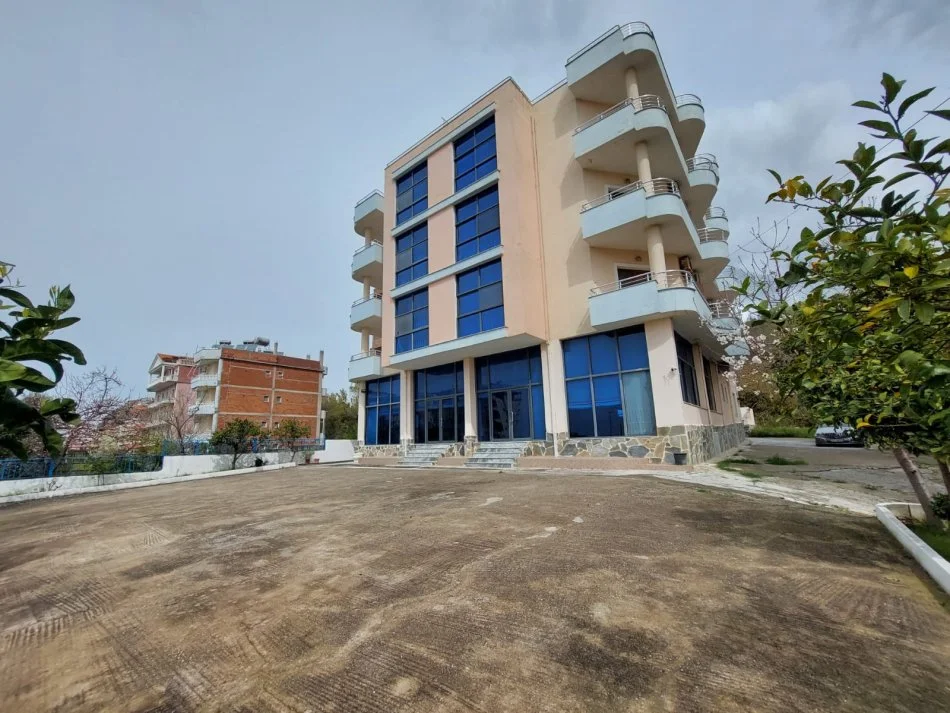 Durres, shitet hotel , 1.500 m² 1.390.000 € (Prane Shkembit te Kavajes)