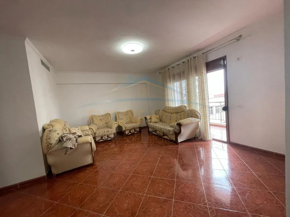 Markata Durres, jepet me qera apartament 3+1+Ballkon Kati 5, 136 m² 500 €