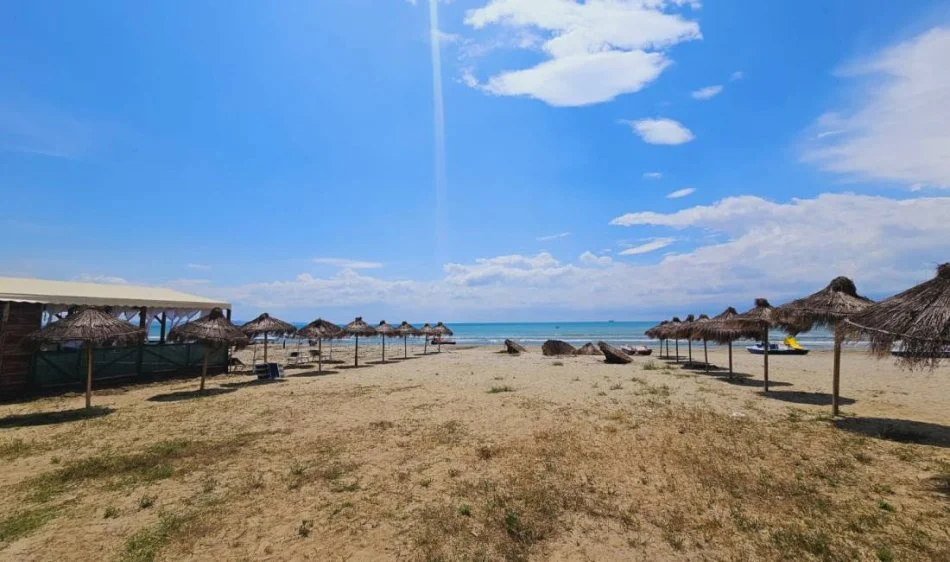 Durres, shes dyqan Kati 1, 186 m² 322.000 € (Durres, Hotel Majestic)