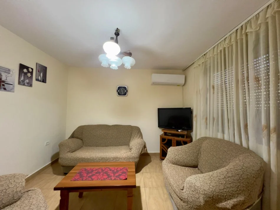 Tirane, jepet me qera apartament 1+1 Kati 2, 60 m² 390 € (Shkolla Cajupi)