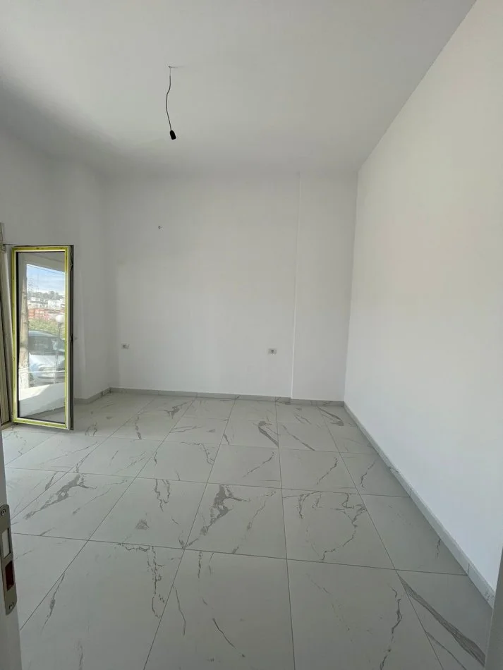 Durres, shitet apartament 1+1+Ballkon Kati 1, 65.000 €