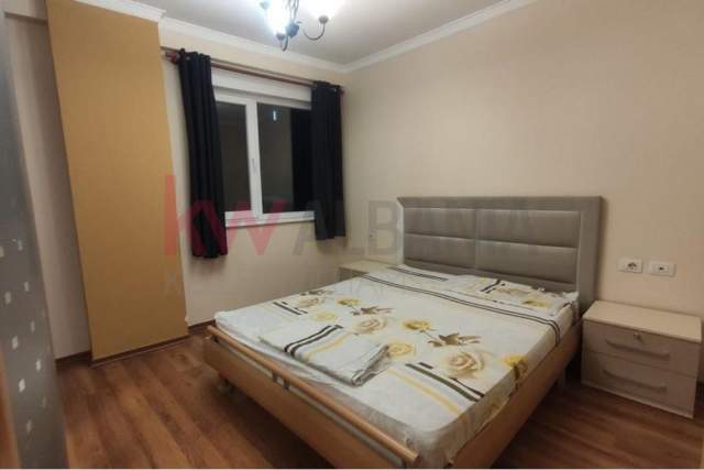 Tirane, jepet me qera apartament 2+1+BLK Kati 6, 95 m² 500 Euro (Frosina Plaku)