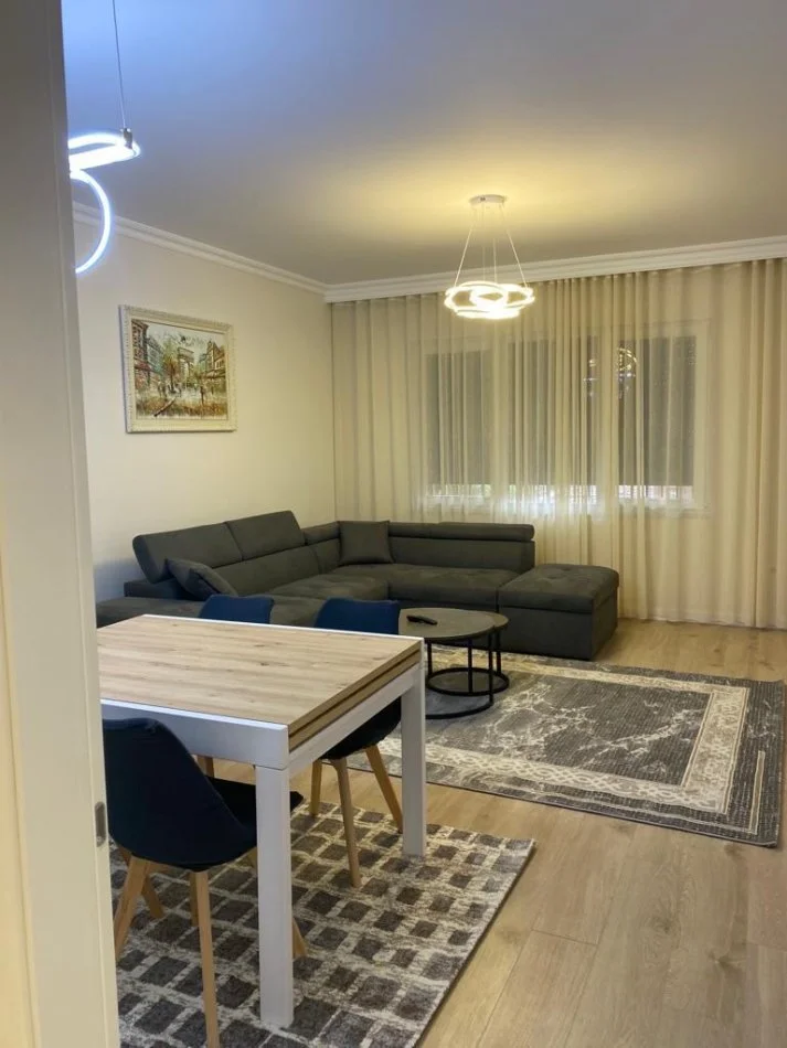 Tirane, jepet me qera apartament 2+1 Kati 2, 120 m² 1.300 € (Pazari i ri)