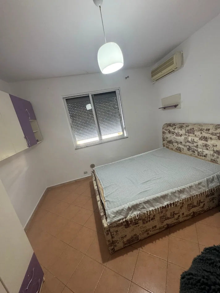 Tirane, jepet me qera apartament 2+1 Kati 4, 103 m² 500 € (xhamlliku)