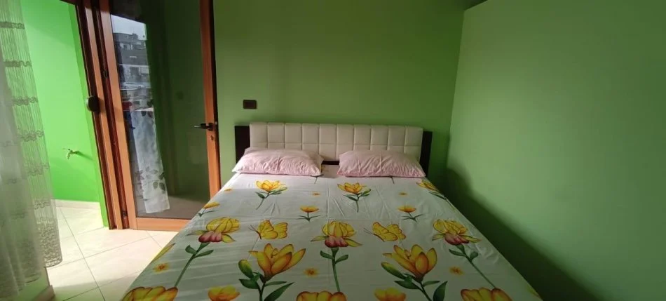 Tirane, jepet me qera apartament 1+1 Kati 2, 70 m² 350 € (Rruga halit xhakrosa)
