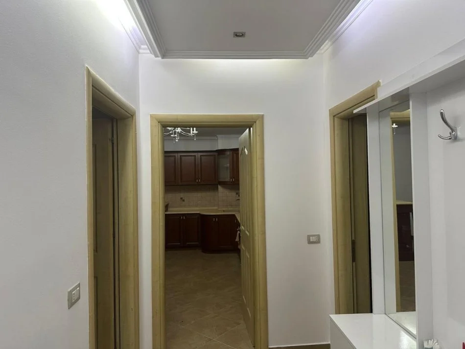 Tirane, jepet me qera apartament 2+1 Kati 6, (Ministria e Drejtesise)