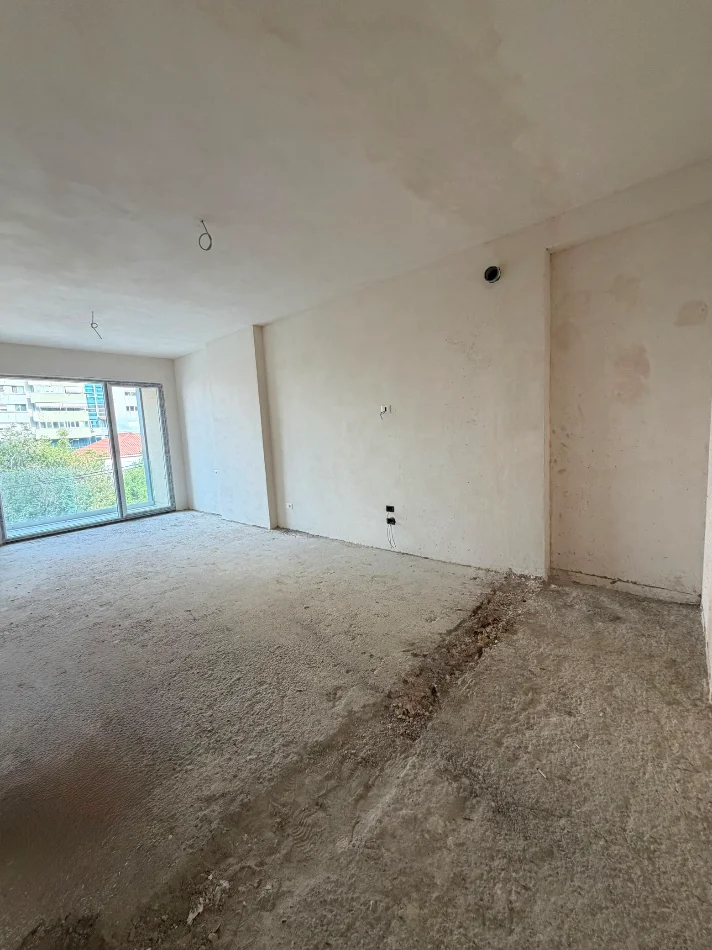 Tirane, shitet apartament 1+1+Ballkon Kati 2, 79 m² 146.600 € (Fusha aviacionit)