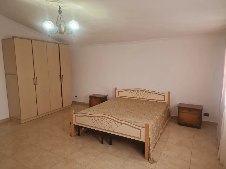 Tirane, jepet me qera apartament 2+1+Aneks+Ballkon Kati 4, 90 m² 500 € (zogu i zi)