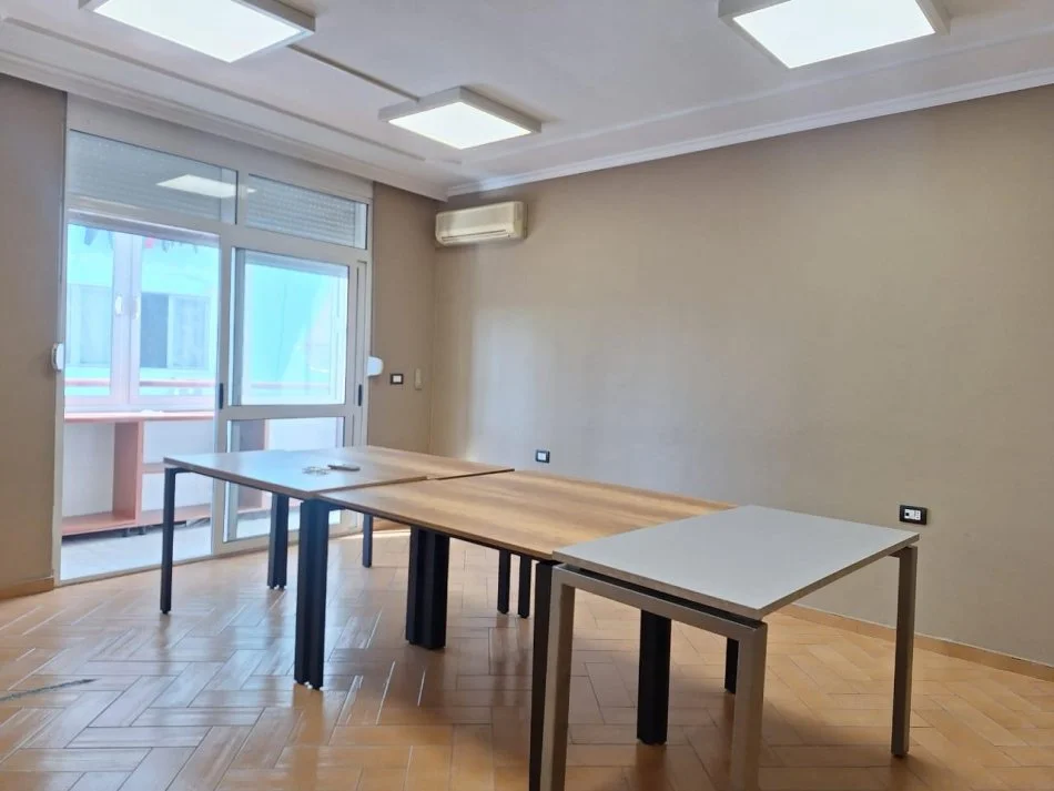 Tirane, jepet me qera zyre Kati 5, 146 m² 1.000 € (Bulevardin Gjergj Fishta, Ish Ekspozita)