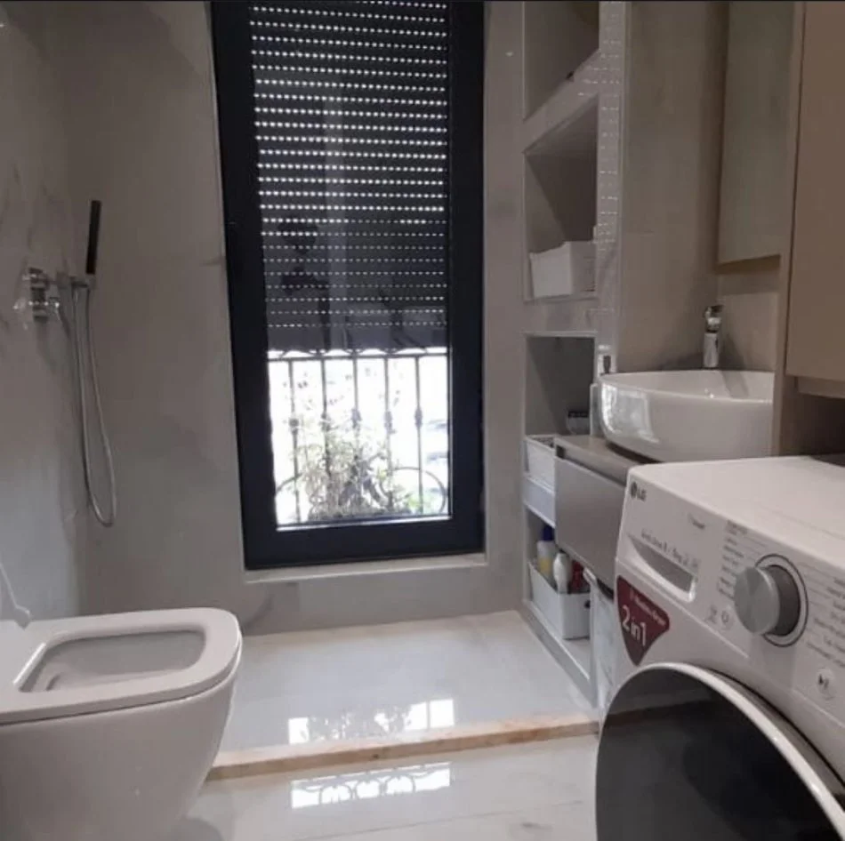 jepet me qera apartament Kati 8, 800 € (Bulevardi Zogu i Pare)