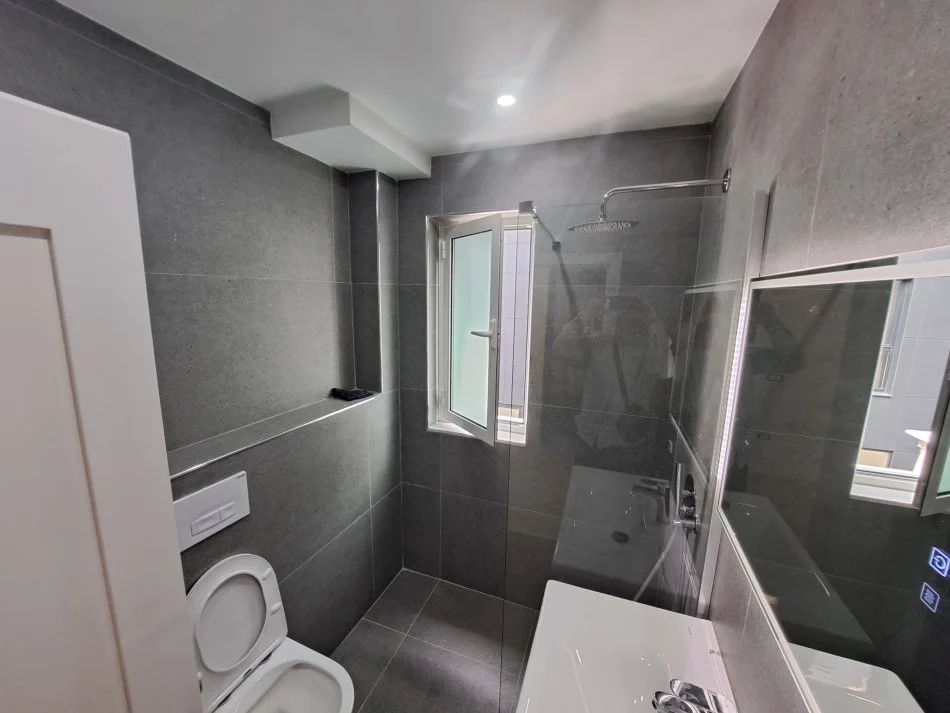 Tirane, jepet me qera apartament 1+1 Kati 4, 50 m² 700 € (Jul Varibova)