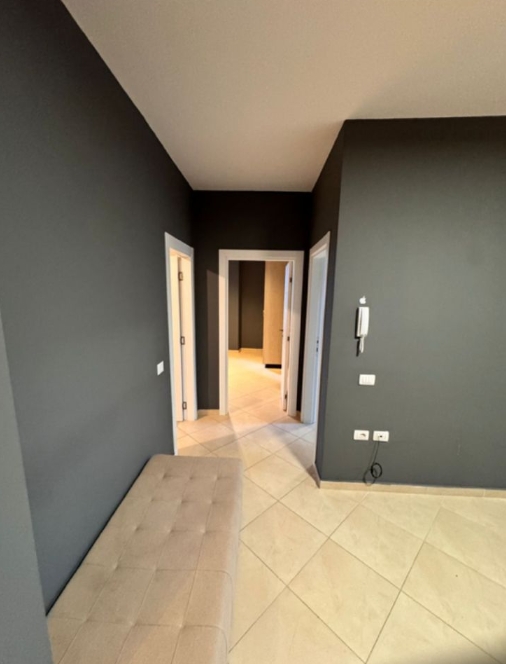 Tirane, jepet me qera lokal Kati 2, 100 m² 850 € (Prane Toptanit)