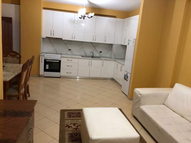Tirane, jepet me qera apartament 2+1+A+BLK Kati 2, 110 m² 400 Euro (Selvia)