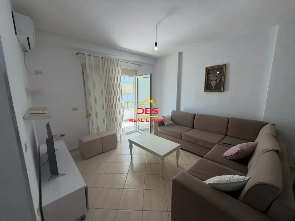 Vlore, jepet me qera apartament 1+1+Ballkon Kati 6, 70 m² 400 € (Lungomare)