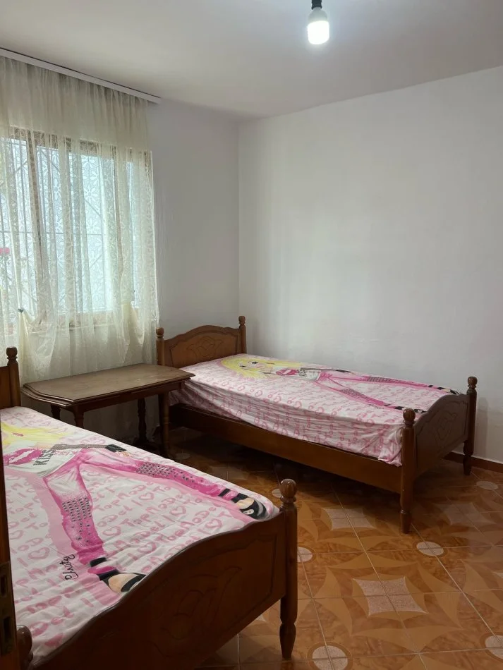 Tirane, jepet me qera shtepi 1 Katshe Kati 1, 400 m² 600 € (Bernardin Palaj)