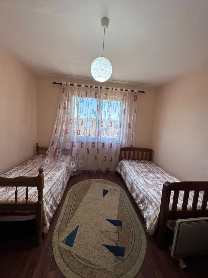 Tirane, jepet me qera apartament 2+1+Aneks+Ballkon Kati 5, 85 m² 450 € (rruga e Kavajes)