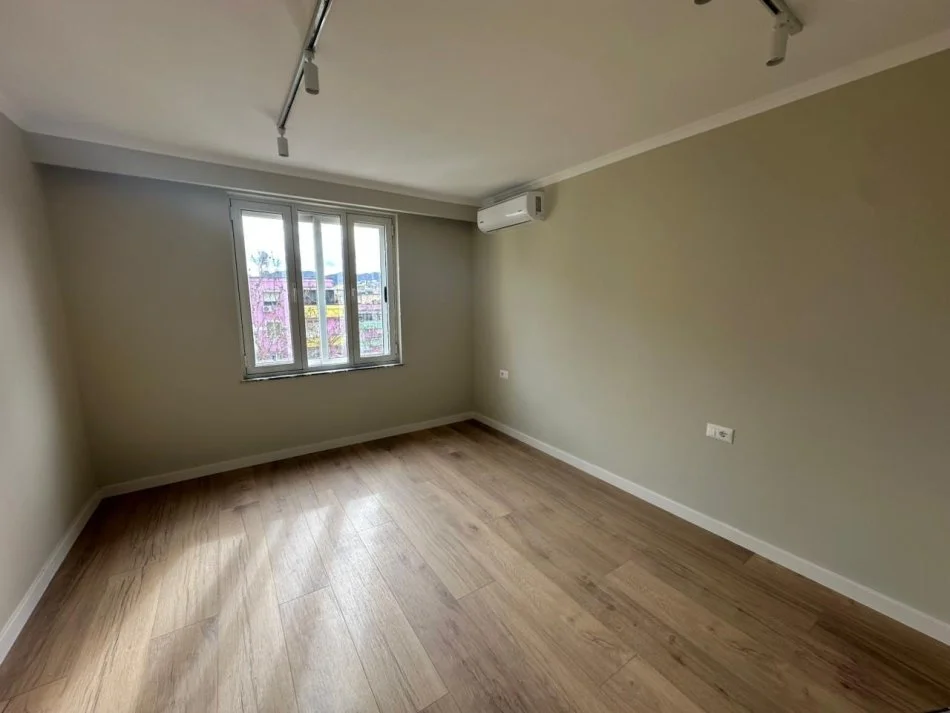 Tirane, shitet apartament 1+1 Kati 5, 45 m² 125.000 € (21 Dhjetori)