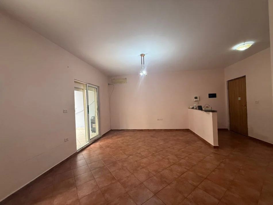 Tirane, jepet me qera apartament 2+1 , 104 m² 900 € 