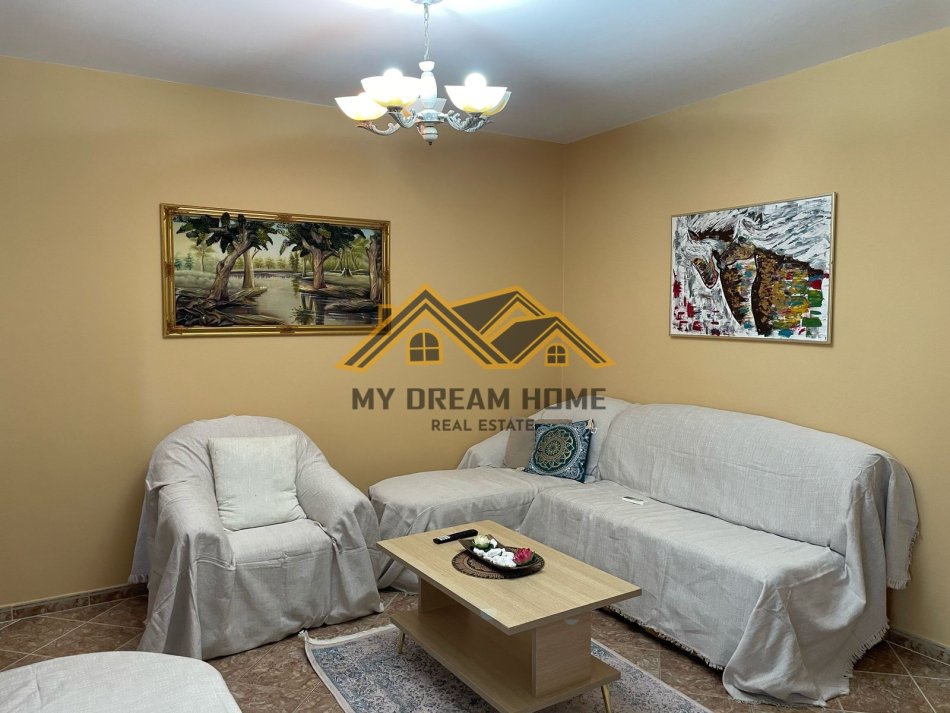 Durres, jepet me qera apartament 1+1+Ballkon Kati 3, 70 m² 400 € (RRUGA E RE E PORTIT)