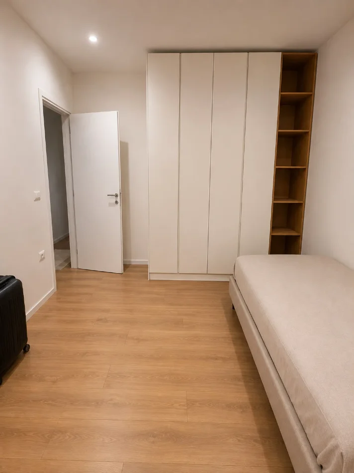 Tirane, jepet me qera apartament 3+1+Ballkon Kati 2, 131 m² 1.100 € (Liqeni i Thatë)