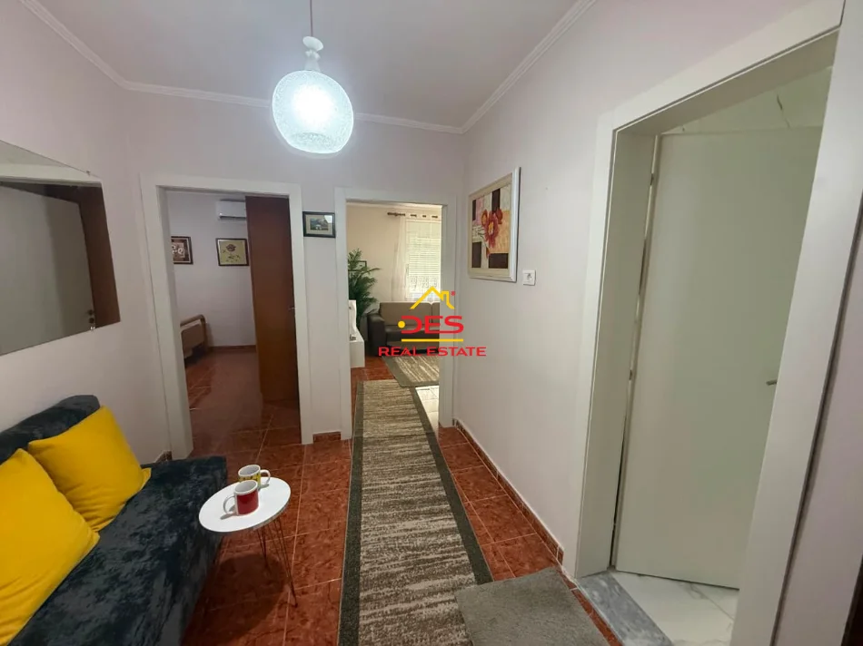 Vlore, jepet me qera apartament 1+1 Kati 2, 70 m² 350 € (Rruga Fejzo Mema)