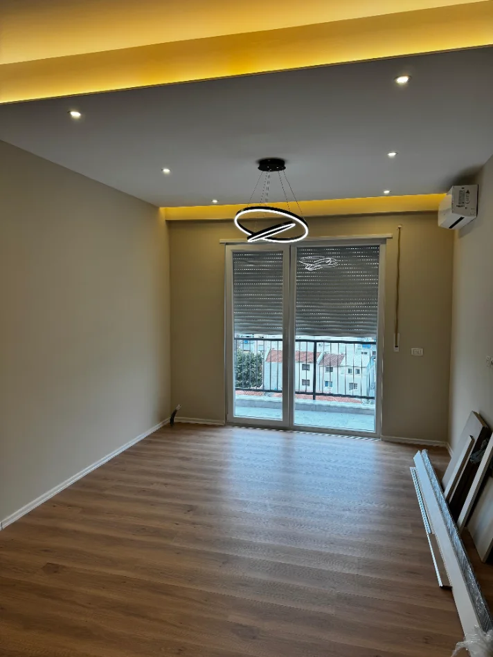 Tirane, jepet me qera apartament 1+1 Kati 6, 64 m² 500 € (Brryli)