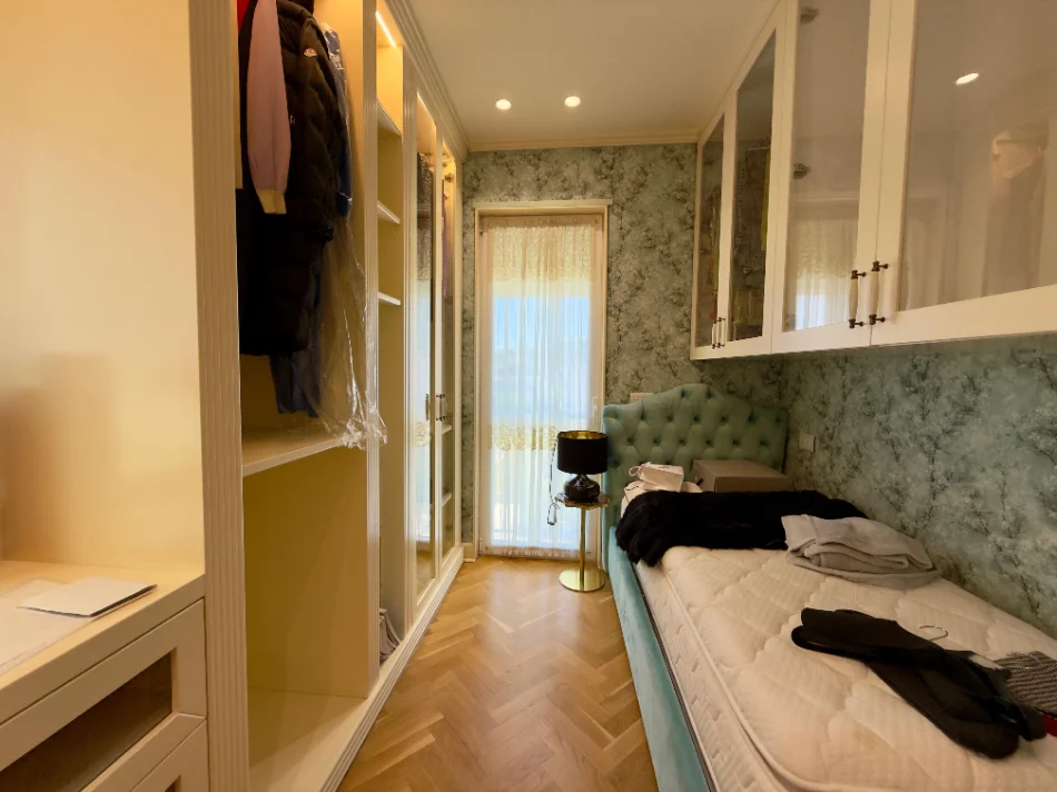 Tirane, jepet me qera apartament 2+1+Ballkon Kati 2, 110 m² 2.000 € (Joy Residence)