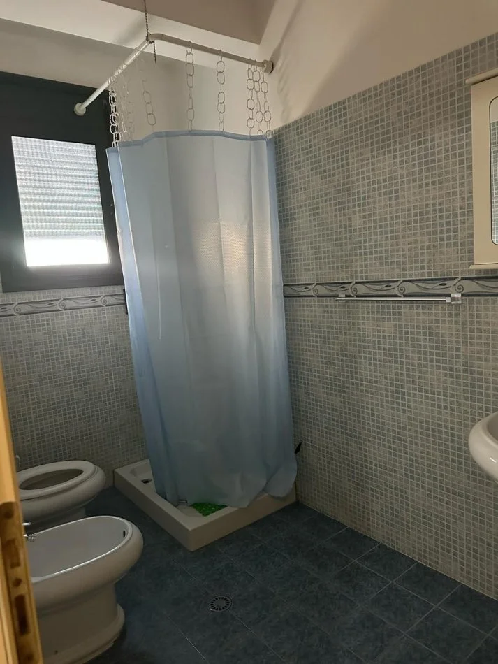 Vlore, jepet me qera apartament 2+1+Ballkon Kati 3, 117 m² 500 € (Perball me kopshtin Binjaket, Kali i Trojes, Vlore) rv46736