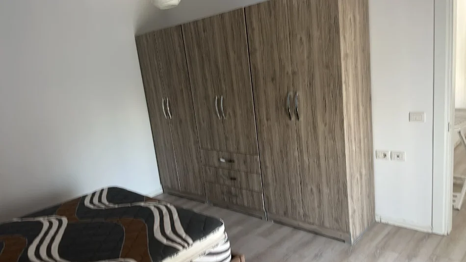Tirane, jepet me qera apartament 1+1 Kati 4, 85 m² 500 € (5 Maji mbrapa Concord Center)