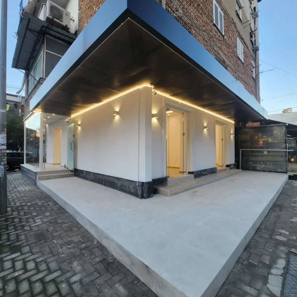 Tirane, shes dyqan Kati 0, 40 m² 257.000 € (Rruga e Kavajes)