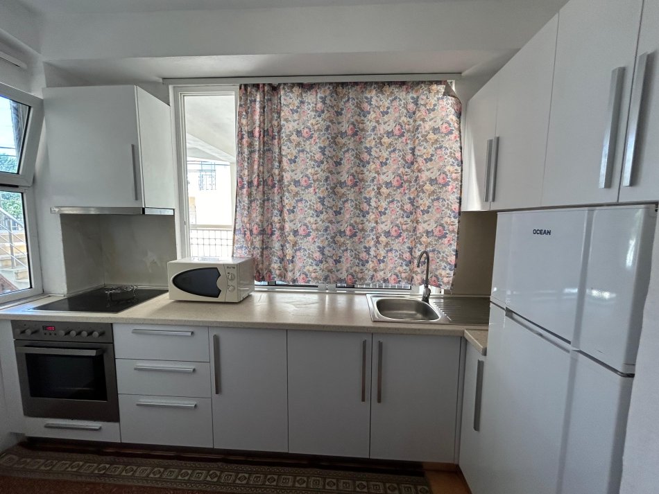 Tirane, jepet me qera apartament 3+1 Kati 1, 100 m² 500 € (rruga stavri themeli)