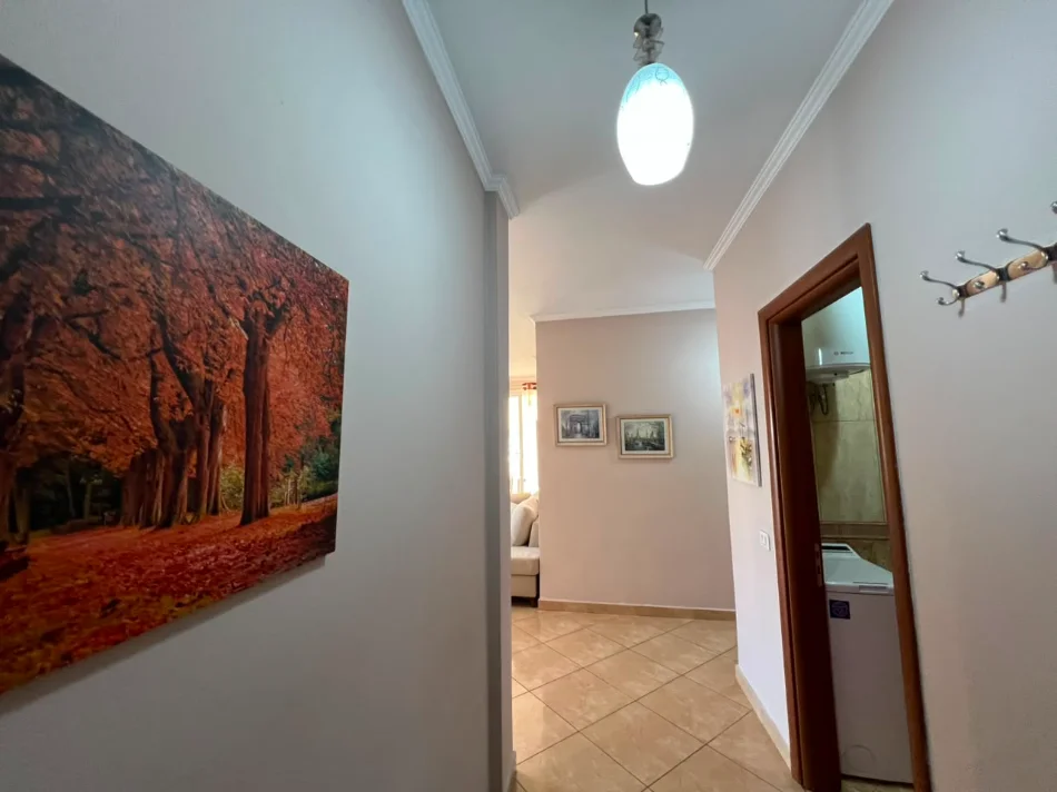 Tirane, jepet me qera apartament 1+1+Ballkon Kati 6, 75 m² 550 € (Rruga Tefta Tashko Koco)