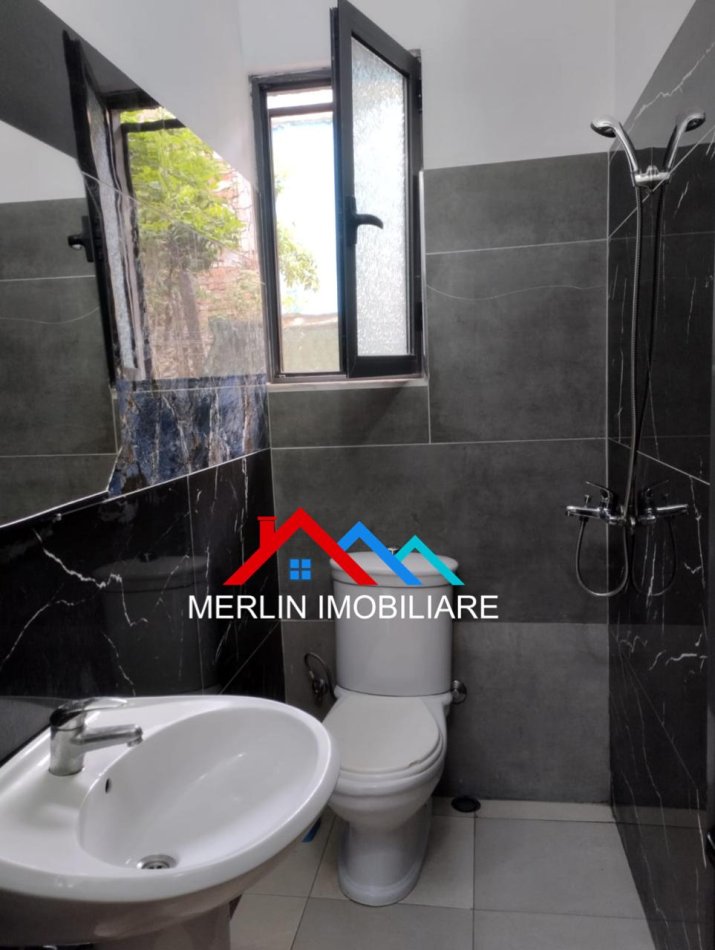 Tirane, jepet me qera garsoniere ne Katin e  2 ta nje vile, 38 m² per  200 € ( ne Shkoze)