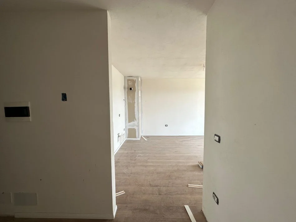 Tirane, shitet apartament 1+1+Ballkon Kati 9, 84 m² 125.000 € (Ish Fusha Aviacionit Garden Residence Turdiu Gati Per Banim)