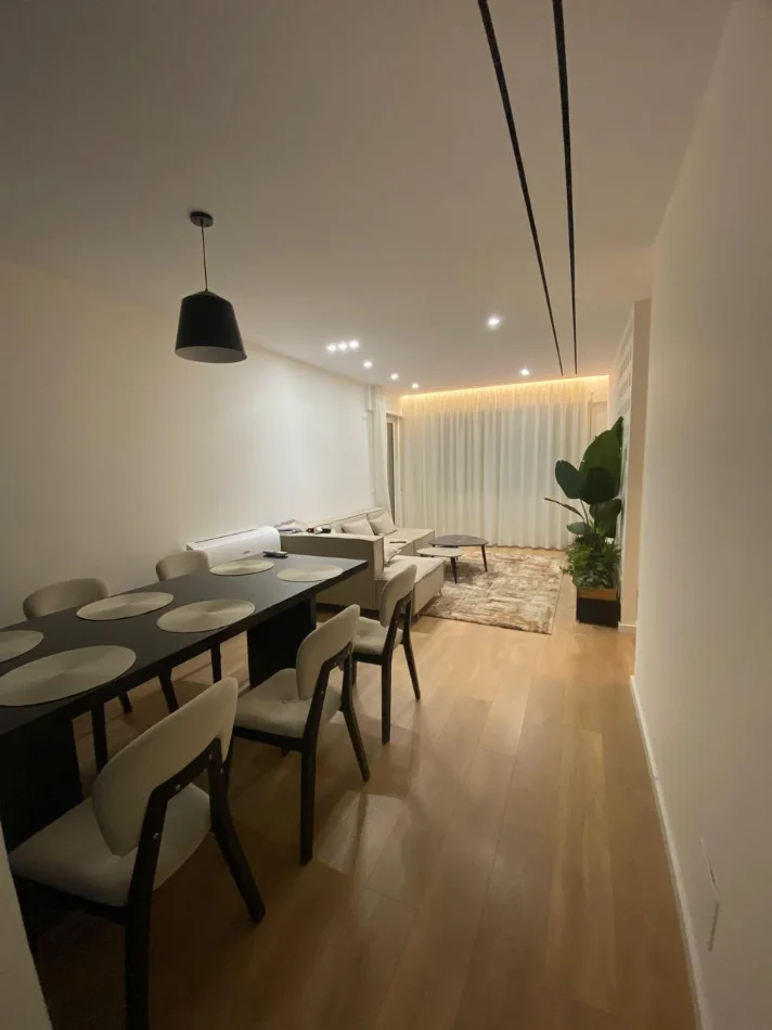 Tirane, jepet me qera apartament 3+1 Kati 2, 132 m² 1.100 € (Liqeni i Thate)